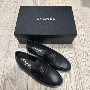 CHANEL women’s  Black Leather Slip-On Loafers